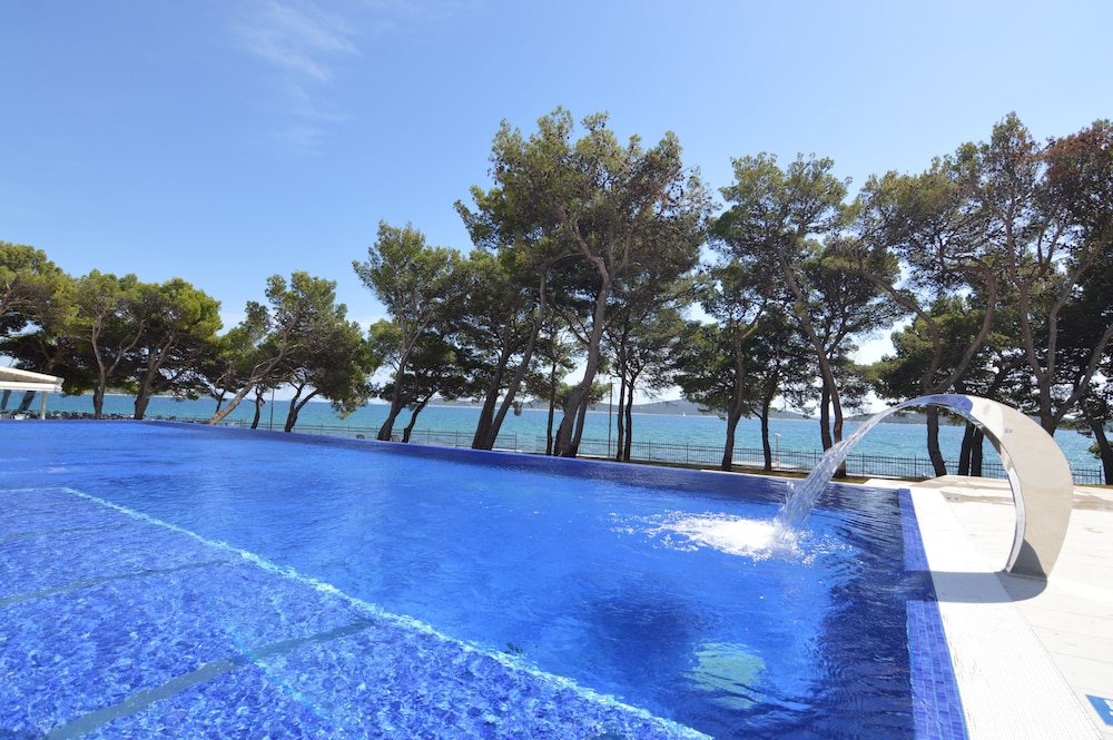Hotel Villa Arausana & Antonina — Swimming pool in Vodice, Šibenik-Knin