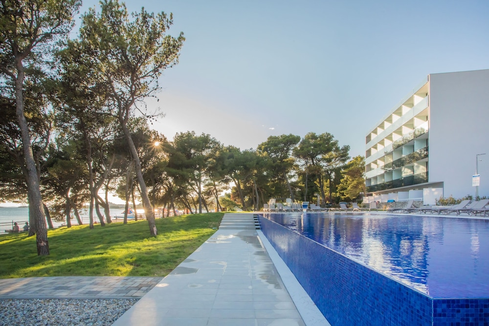 Hotel Villa Arausana & Antonina — Swimming pool in Vodice, Šibenik-Knin