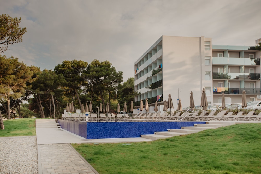 Hotel Villa Arausana & Antonina — Swimming pool in Vodice, Šibenik-Knin