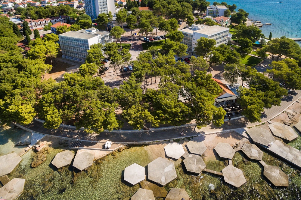 Hotel Villa Arausana & Antonina — Beach in Vodice, Šibenik-Knin