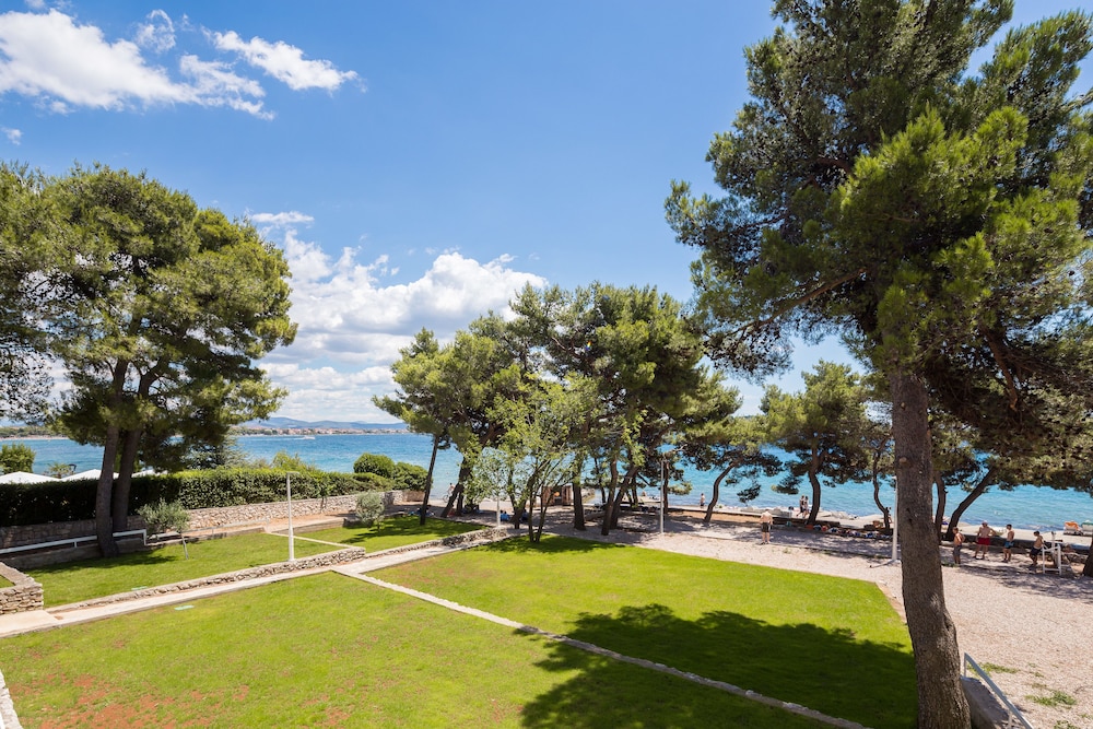 Hotel Villa Arausana & Antonina — Beach in Vodice, Šibenik-Knin