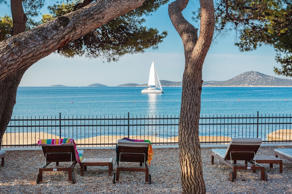 Hotel Villa Arausana & Antonina — Beach in Vodice, Šibenik-Knin