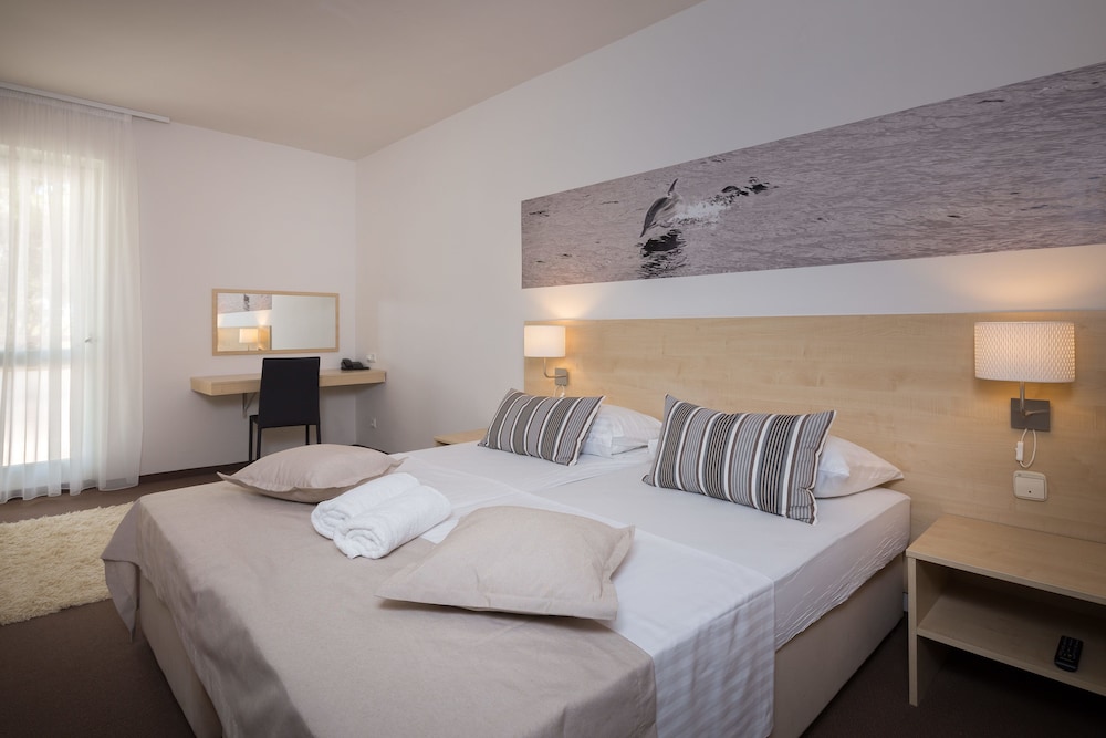 Hotel Villa Arausana & Antonina — Hotel rooms in Vodice, Šibenik-Knin