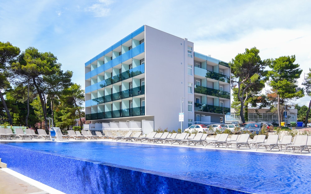 Hotel Villa Arausana & Antonina — Main photo in Vodice, Šibenik-Knin