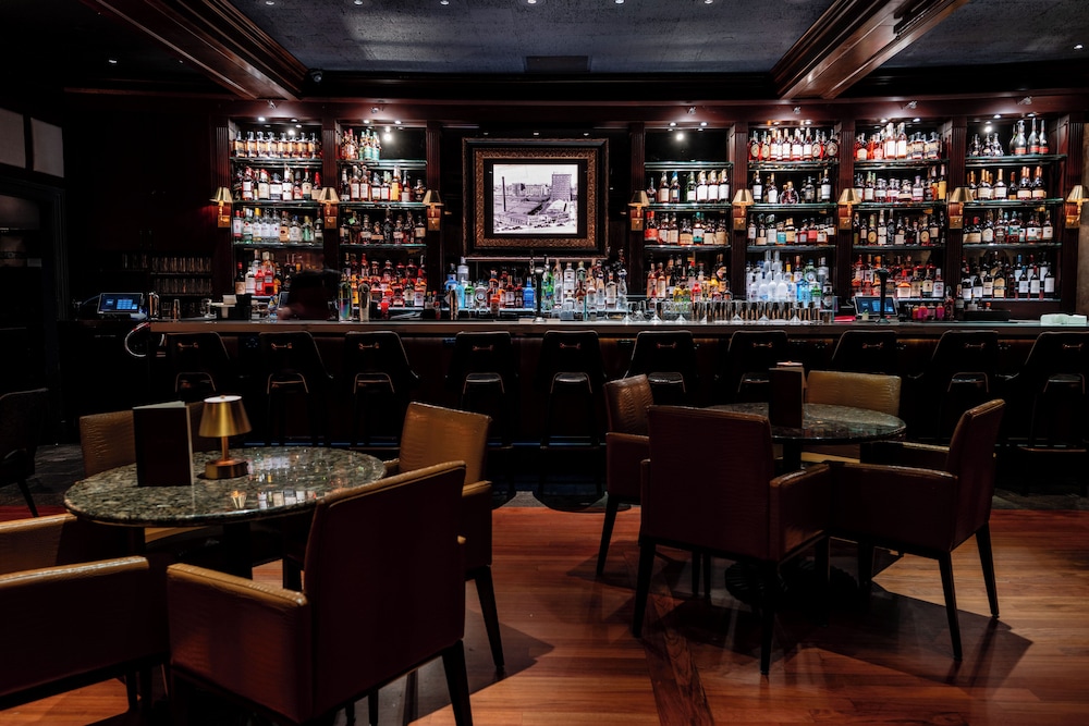 The Lenox Hotel Boston — Restaurant & bars in Boston, Massachusetts