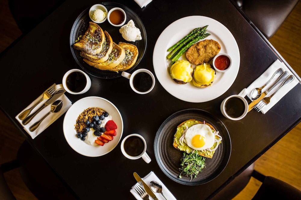 The Lenox Hotel Boston — Restaurant & bars in Boston, Massachusetts