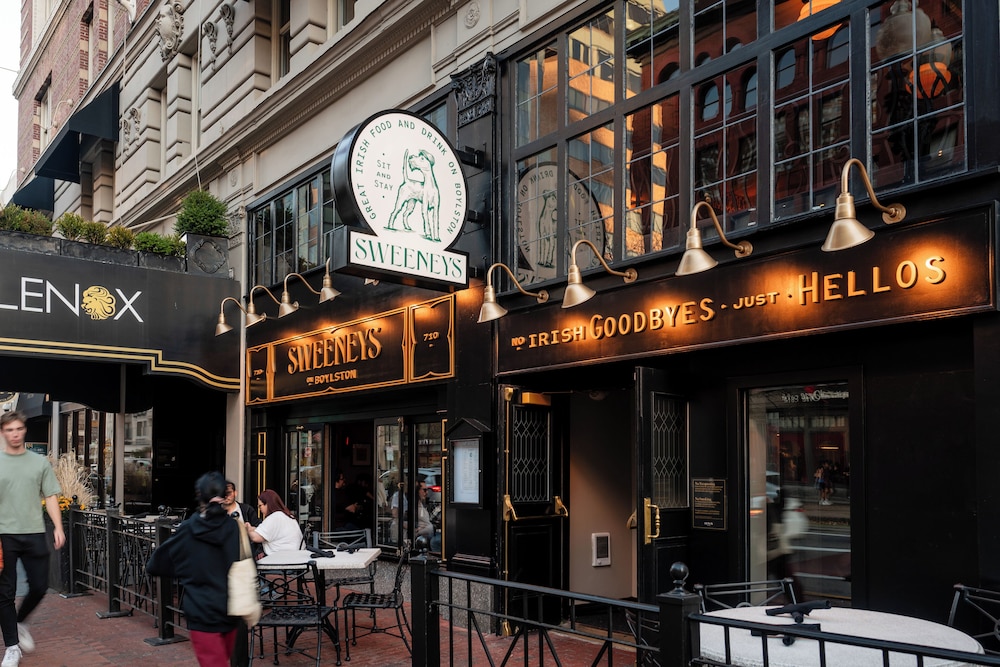 The Lenox Hotel Boston — Restaurant & bars in Boston, Massachusetts