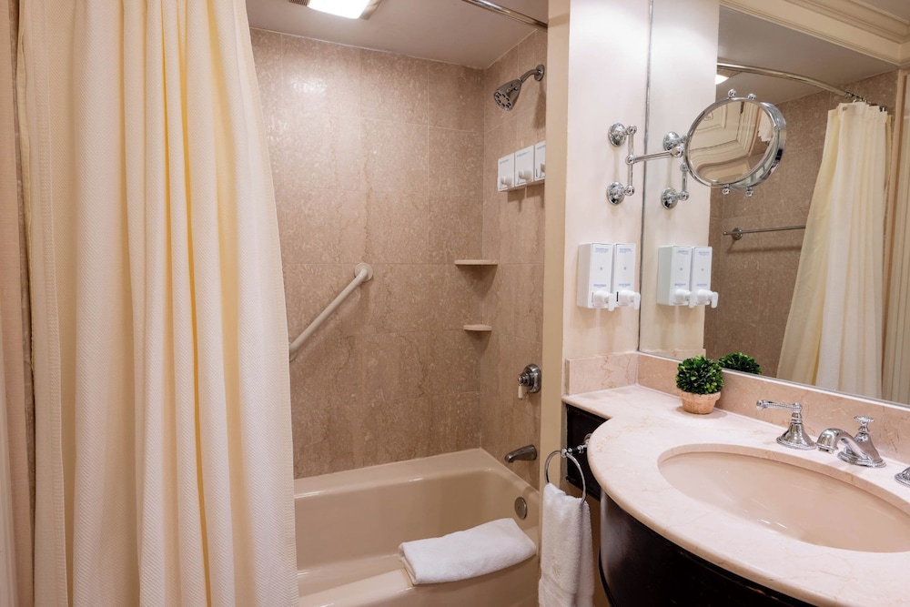 The Lenox Hotel Boston — Hotel rooms in Boston, Massachusetts