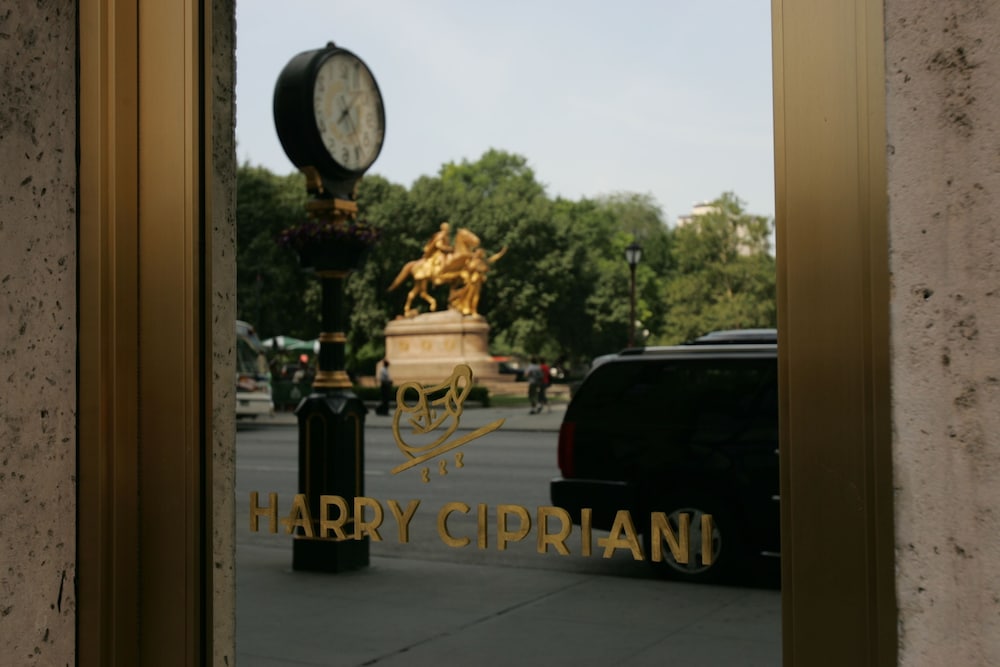 The Sherry Netherland — Attractions in the area in New York City, New York State