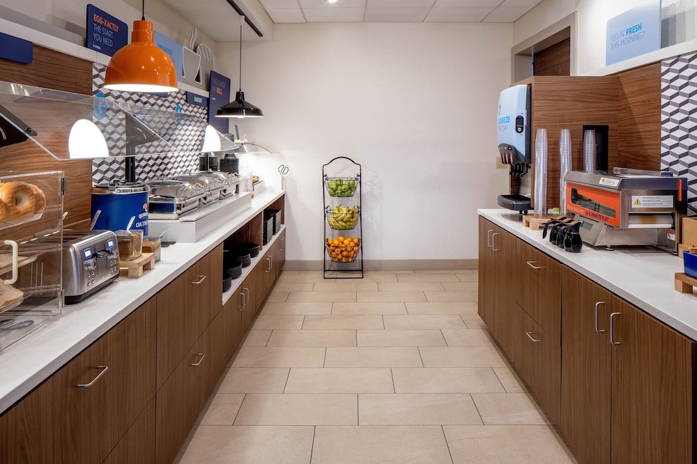 Holiday Inn Express New Orleans Downtown by IHG — Restaurant & bars in New Orleans, Louisiana