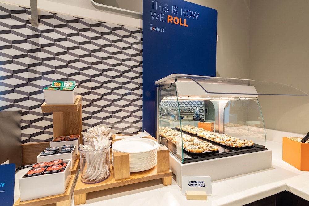Holiday Inn Express New Orleans Downtown by IHG — Restaurant & bars in New Orleans, Louisiana