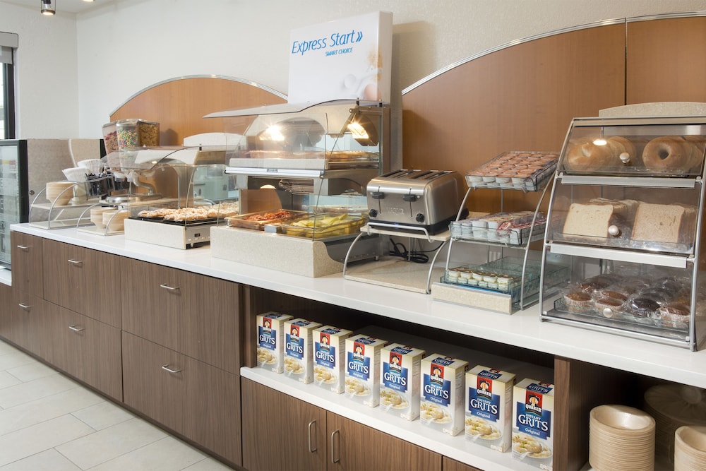 Holiday Inn Express New Orleans Downtown by IHG — Restaurant & bars in New Orleans, Louisiana