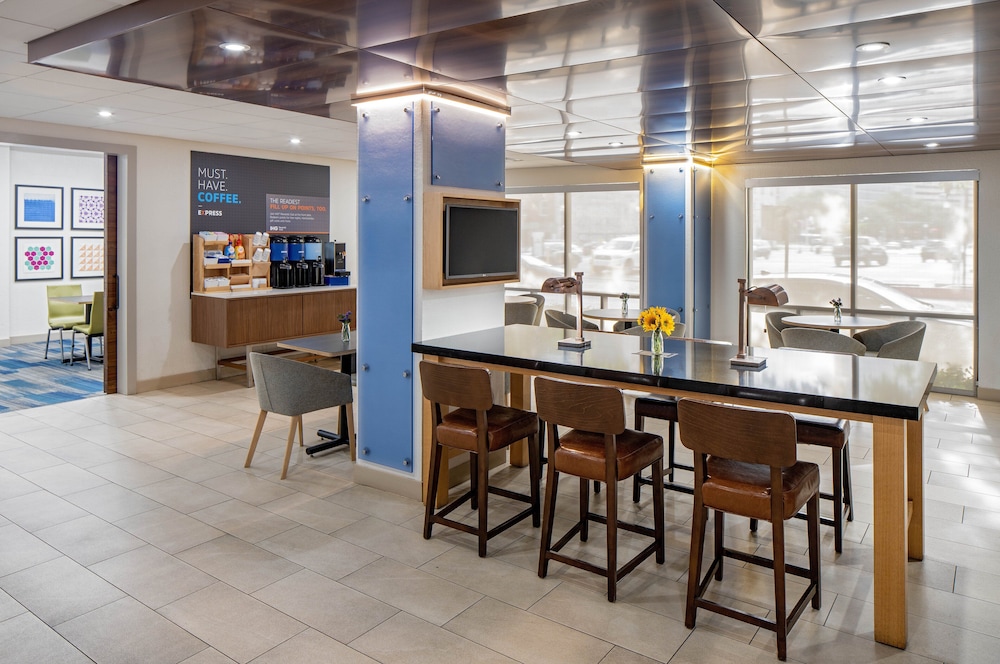 Holiday Inn Express New Orleans Downtown by IHG — Restaurant & bars in New Orleans, Louisiana