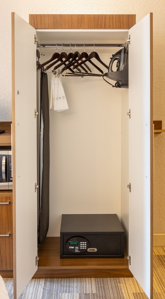 Holiday Inn Express New Orleans Downtown by IHG — Hotel rooms in New Orleans, Louisiana