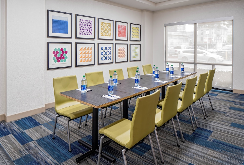 Holiday Inn Express New Orleans Downtown by IHG — Restaurant & bars in New Orleans, Louisiana
