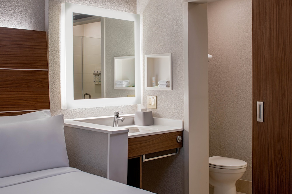 Holiday Inn Express New Orleans Downtown by IHG — Hotel rooms in New Orleans, Louisiana