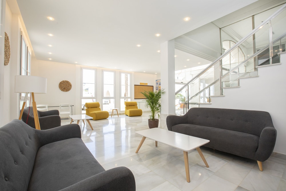 Hotel Cala d'or Playa — Hotel building in Cala d´Or, Balearic Islands