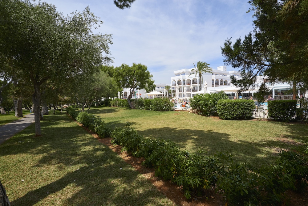 Hotel Cala d'or Playa — Hotel building in Cala d´Or, Balearic Islands