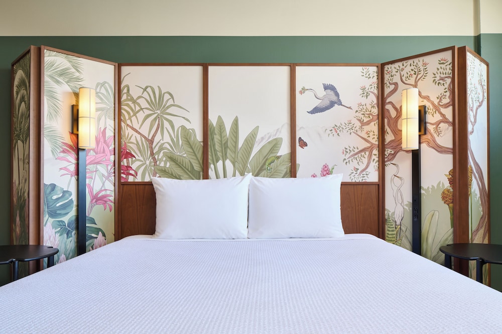 Pagoda Hotel — Hotel rooms in Honolulu, Hawaii