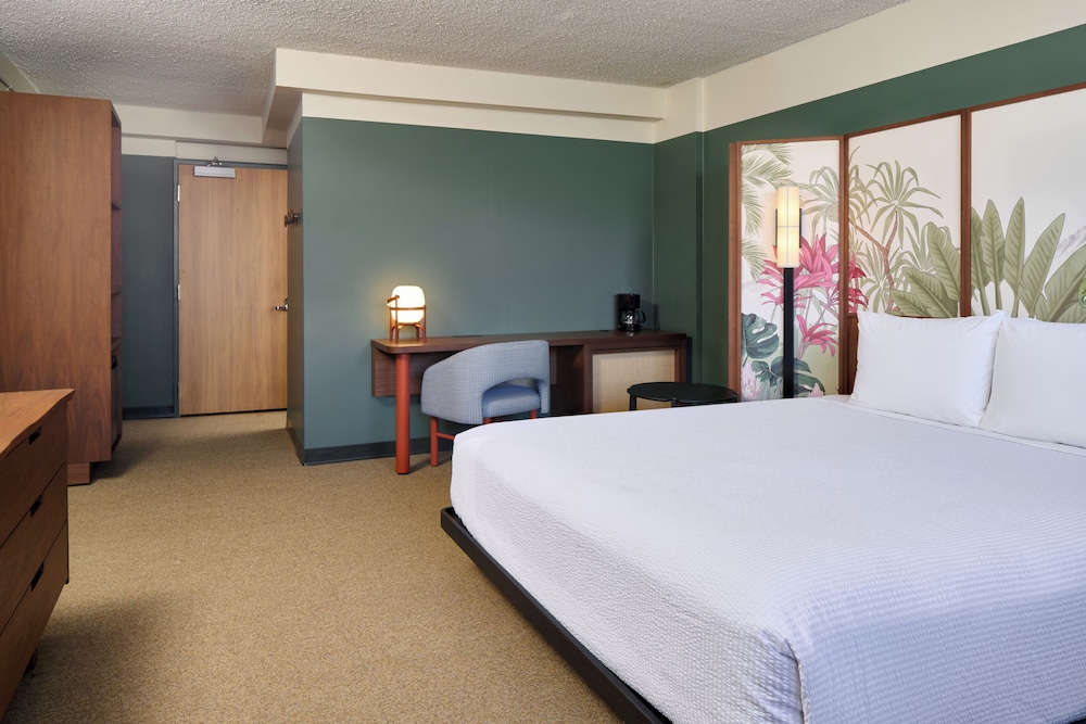 Pagoda Hotel — Hotel rooms in Honolulu, Hawaii