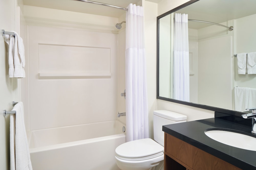 Pagoda Hotel — Hotel rooms in Honolulu, Hawaii
