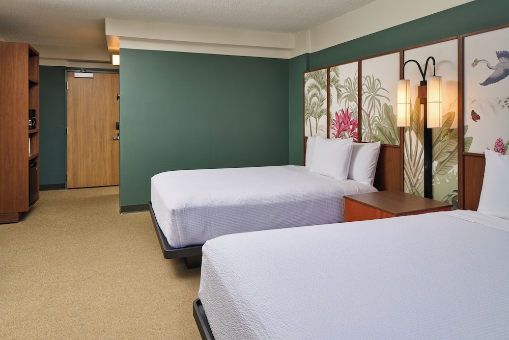 Pagoda Hotel — Hotel rooms in Honolulu, Hawaii