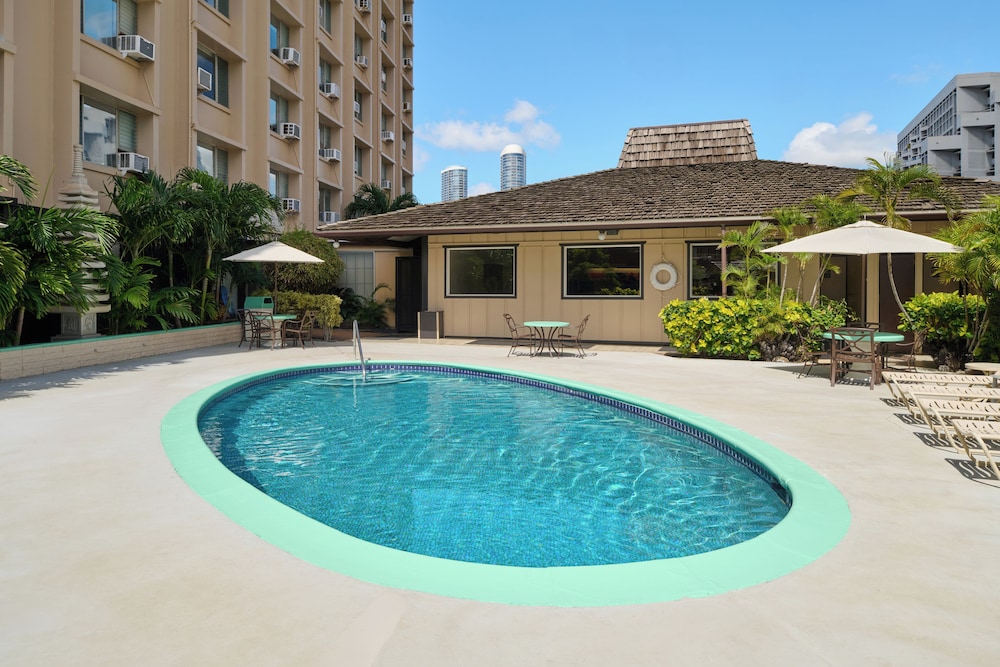 Pagoda Hotel — Swimming pool in Honolulu, Hawaii