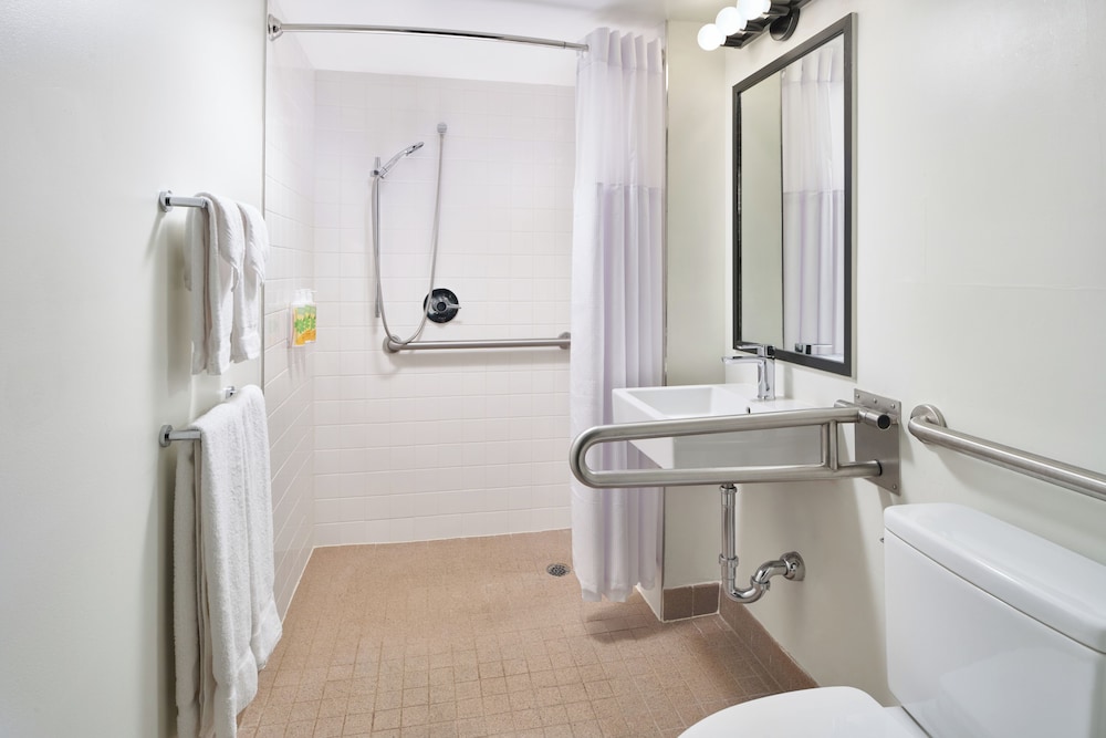 Pagoda Hotel — Hotel rooms in Honolulu, Hawaii