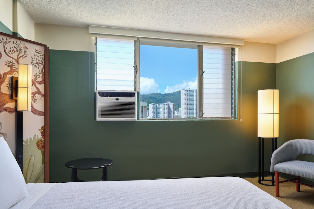 Pagoda Hotel — Hotel rooms in Honolulu, Hawaii
