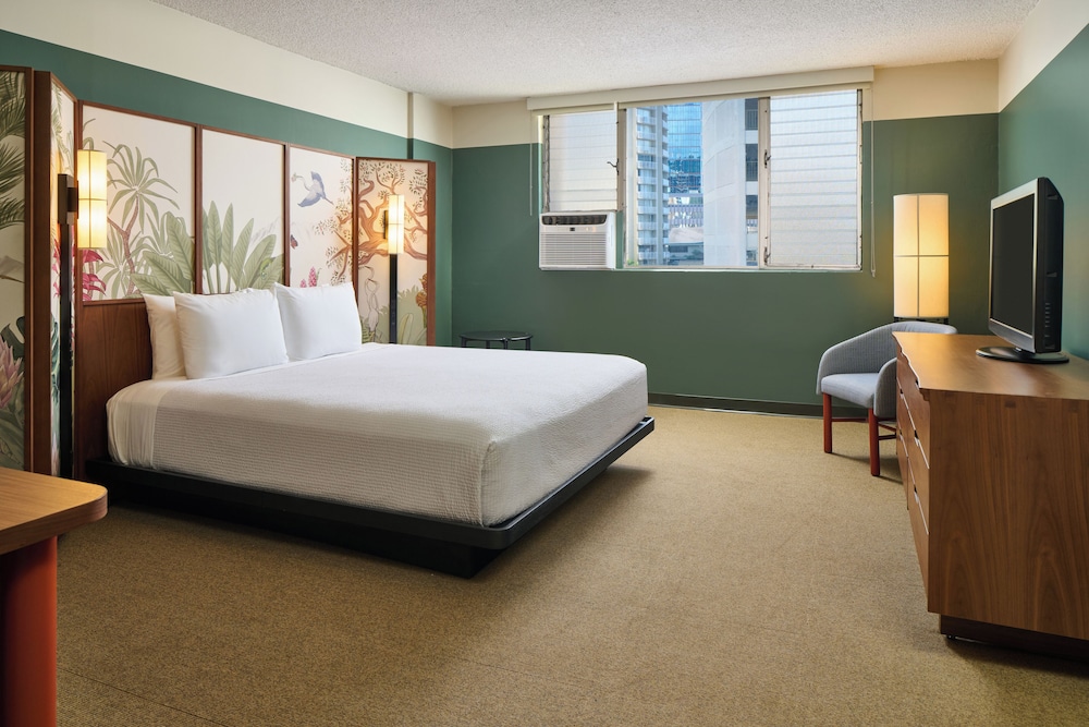 Pagoda Hotel — Hotel rooms in Honolulu, Hawaii