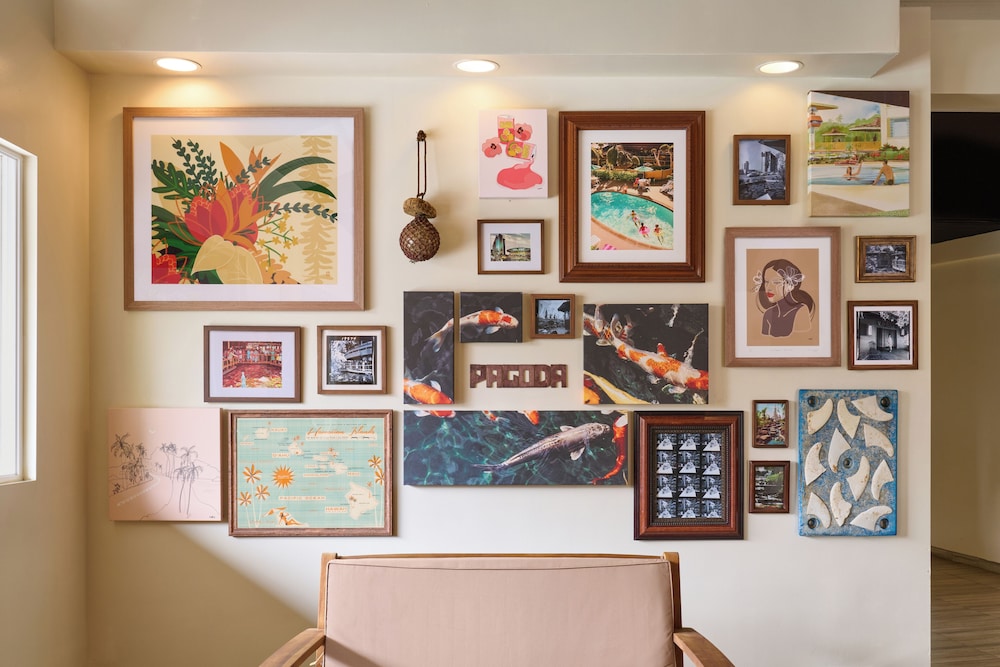 Pagoda Hotel — Hotel rooms in Honolulu, Hawaii