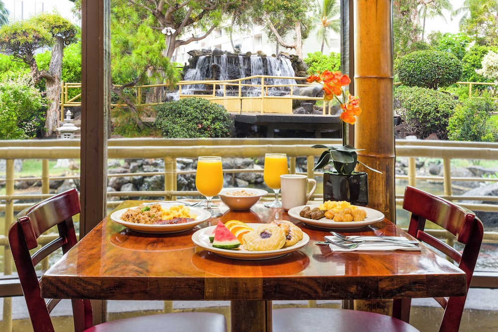 Pagoda Hotel — Restaurant & bars in Honolulu, Hawaii