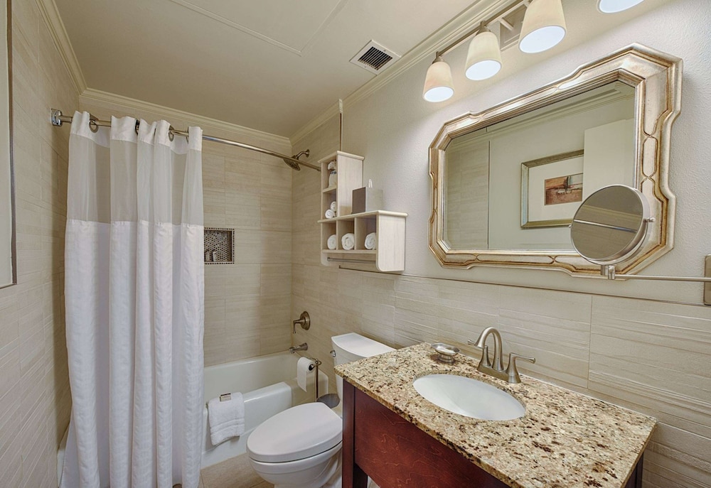 Blake Hotel New Orleans — Hotel rooms in New Orleans, Louisiana