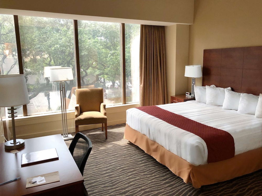 Blake Hotel New Orleans — Hotel rooms in New Orleans, Louisiana