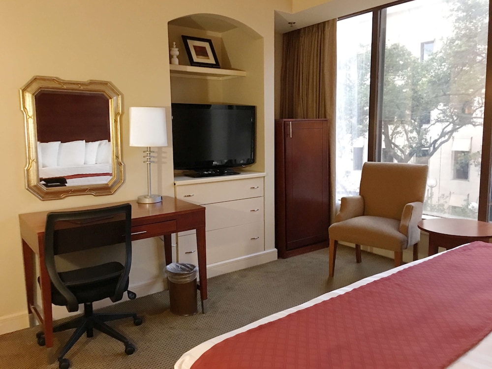 Blake Hotel New Orleans — Hotel rooms in New Orleans, Louisiana