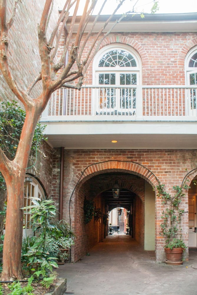 Place d'Armes Hotel — Hotel building in New Orleans, Louisiana