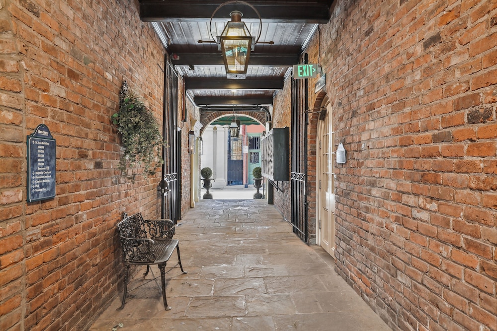 Place d'Armes Hotel — Hotel building in New Orleans, Louisiana