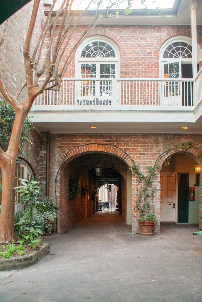 Place d'Armes Hotel — Hotel building in New Orleans, Louisiana