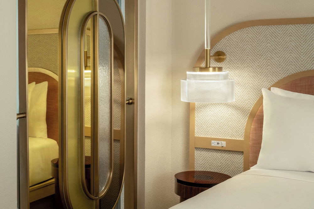 The Luce, St. Pete Beach, a Tribute Portfolio Hotel — Hotel rooms in Treasure Island, Florida