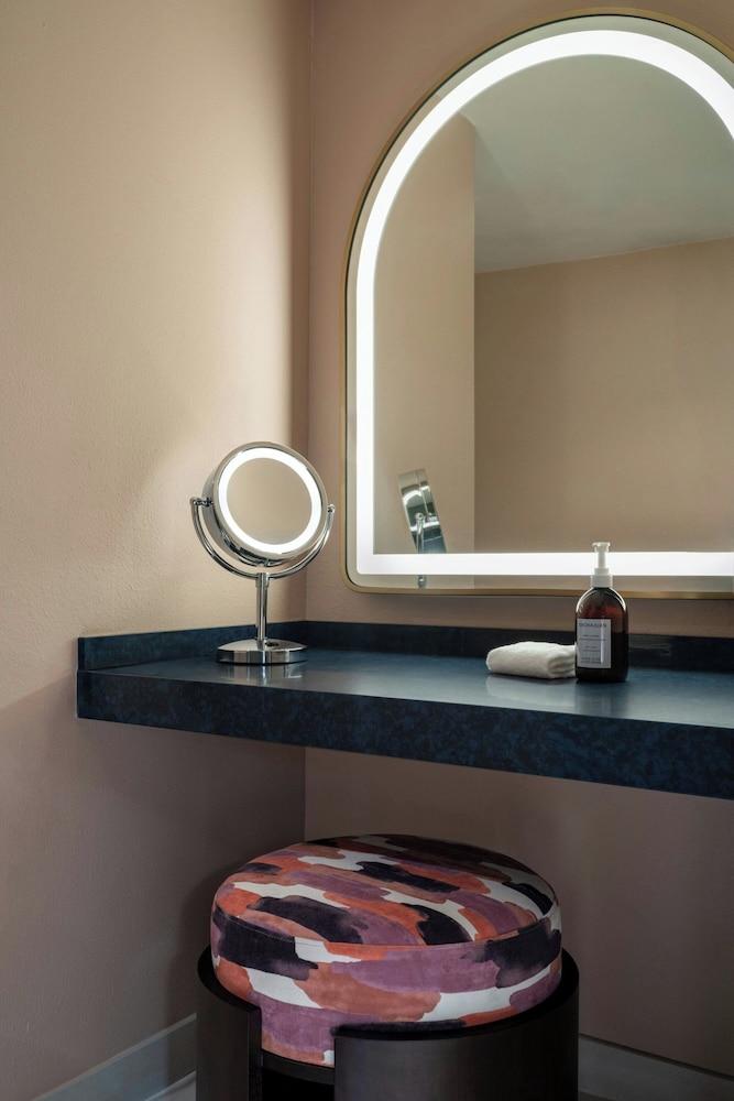The Luce, St. Pete Beach, a Tribute Portfolio Hotel — Hotel rooms in Treasure Island, Florida