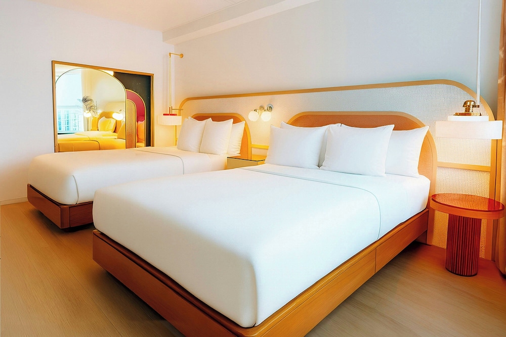 The Luce, St. Pete Beach, a Tribute Portfolio Hotel — Hotel rooms in Treasure Island, Florida