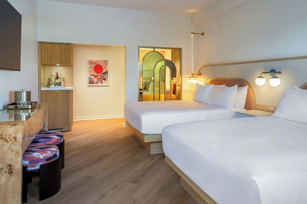 The Luce, St. Pete Beach, a Tribute Portfolio Hotel — Hotel rooms in Treasure Island, Florida