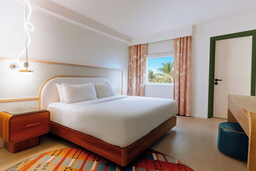 The Luce, St. Pete Beach, a Tribute Portfolio Hotel — Hotel rooms in Treasure Island, Florida