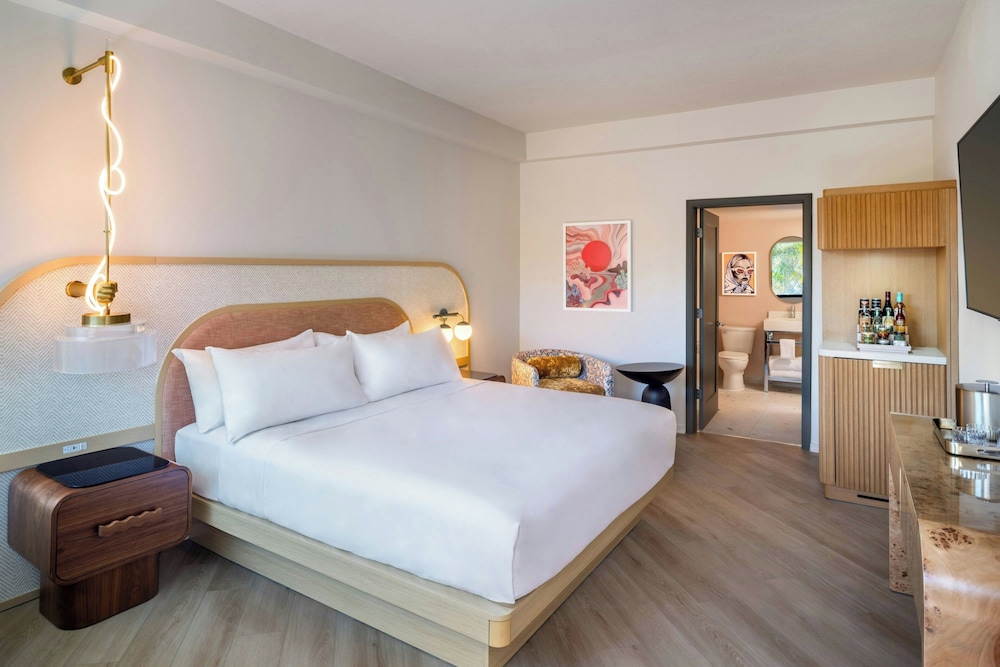 The Luce, St. Pete Beach, a Tribute Portfolio Hotel — Hotel rooms in Treasure Island, Florida