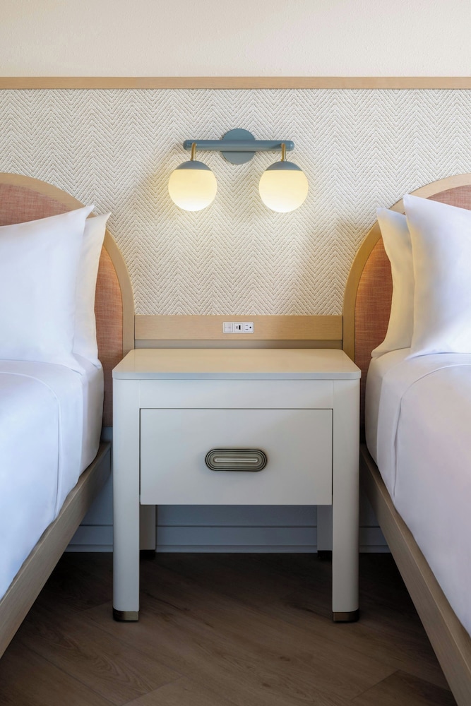 The Luce, St. Pete Beach, a Tribute Portfolio Hotel — Hotel rooms in Treasure Island, Florida