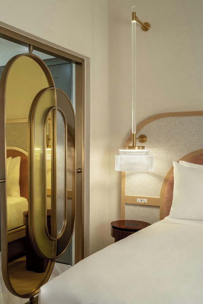 The Luce, St. Pete Beach, a Tribute Portfolio Hotel — Hotel rooms in Treasure Island, Florida