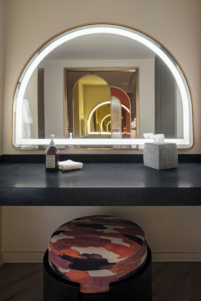 The Luce, St. Pete Beach, a Tribute Portfolio Hotel — Hotel rooms in Treasure Island, Florida