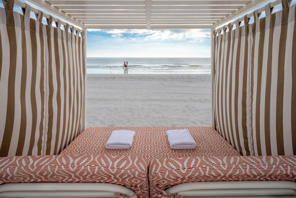 The Luce, St. Pete Beach, a Tribute Portfolio Hotel — Hotel rooms in Treasure Island, Florida