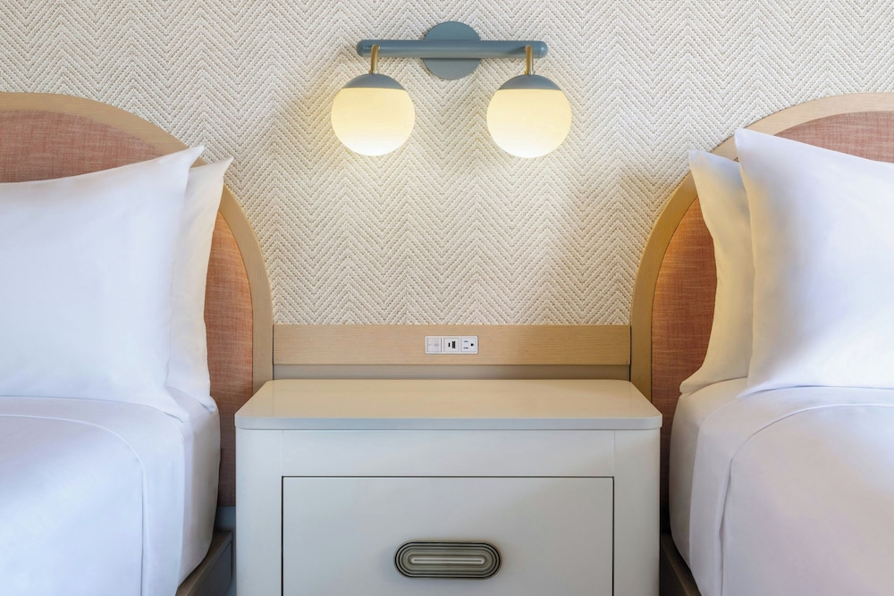 The Luce, St. Pete Beach, a Tribute Portfolio Hotel — Hotel rooms in Treasure Island, Florida