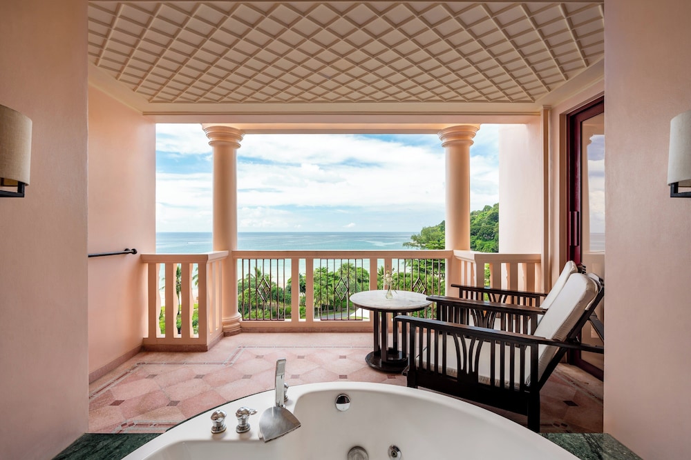 Centara Grand Beach Resort Phuket — Hotel rooms in Karon, Phuket Province